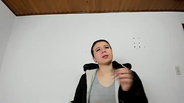 Vanessa Martinz online show from November 2025 12:02:02 PM