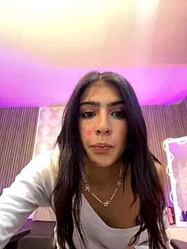 MAIILY TAY online show from November 2025 12:04:01 PM