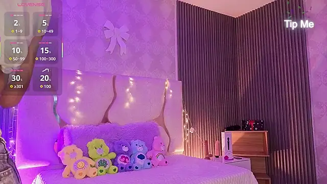 MAIILY TAY online show from January 2026 11:48:01 AM