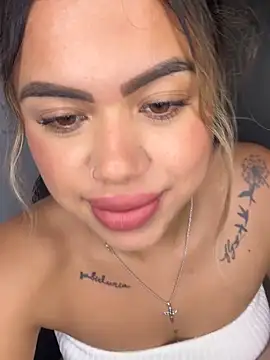 Snapshot of Alanna-foxx chatting on November 2025 11:27:02 PM Alanna-foxx online show from November 2025 11:27:02 PM