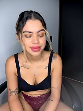 Snapshot of Alanna-foxx chatting on November 2025 12:09:01 AM Alanna-foxx online show from November 2025 12:09:01 AM