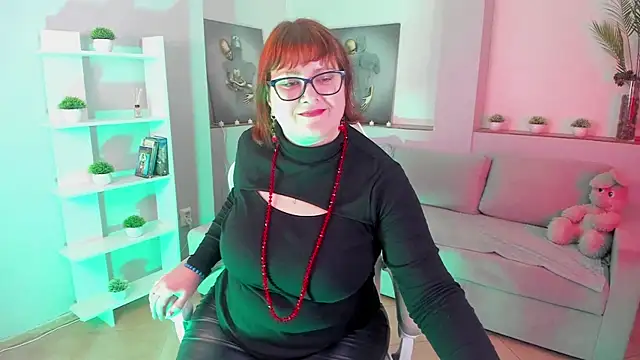 Snapshot of KendallRoie chatting on October 2025 09:44:01 AM KendallRoie online show from October 2025 09:44:01 AM