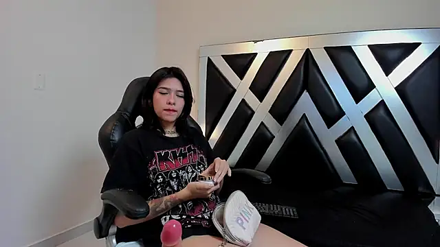 CloePerson online show from November 2025 11:57:02 AM