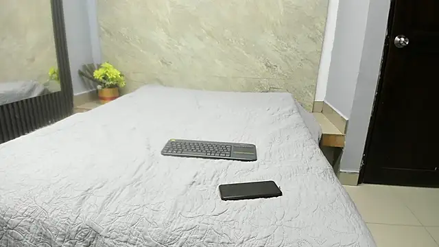 Sarahh-19 online show from November 2025 11:45:01 AM