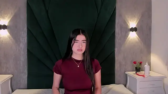 EmiliClarke online show from April 2026 11:29:02 AM