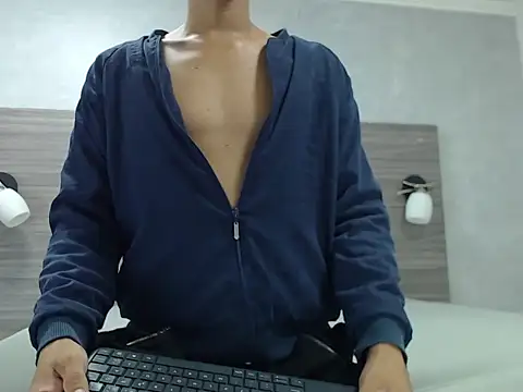 wiltom  online show from November 2025 03:50:02 AM