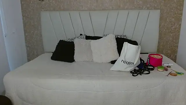 AliceSmity  online show from April 2026 11:37:02 AM