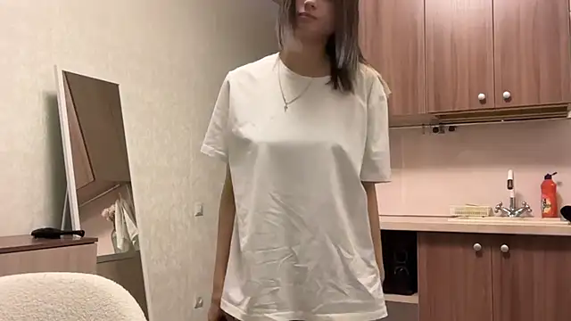 Snapshot of AidaGloshen chatting on October 2025 06:48:01 PM AidaGloshen online show from October 2025 06:48:01 PM