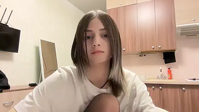 Snapshot of AidaGloshen chatting on October 2025 06:19:01 PM AidaGloshen online show from October 2025 06:19:01 PM