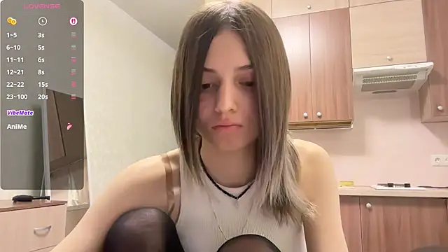 Snapshot of AidaGloshen chatting on December 2025 01:42:01 PM AidaGloshen online show from December 2025 01:42:01 PM