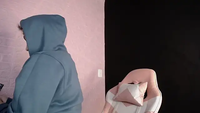 Dominic Queen1 online show from December 2025 02:03:01 PM