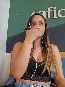 Snapshot of sophie-06 chatting on November 2025 06:29:01 PM sophie-06 online show from November 2025 06:29:01 PM