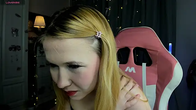 Snapshot of VivieSunn chatting on February 2026 03:16:02 AM VivieSunn online show from February 2026 03:16:02 AM