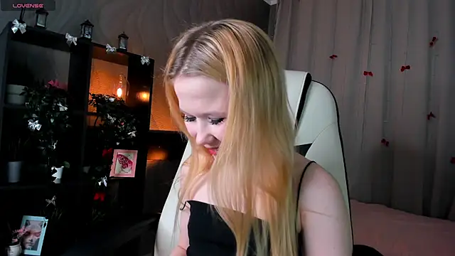 Snapshot of VivieSunn chatting on February 2026 03:33:02 AM VivieSunn online show from February 2026 03:33:02 AM