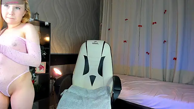 Snapshot of VivieSunn chatting on February 2026 03:33:01 AM VivieSunn online show from February 2026 03:33:01 AM