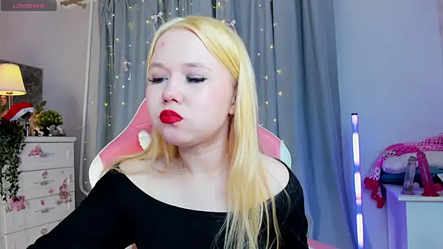 Snapshot of VivieSunn chatting on February 2026 03:33:01 AM VivieSunn online show from February 2026 03:33:01 AM