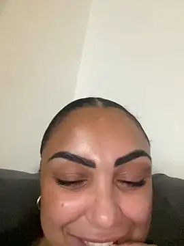 Snapshot of CaramelCarmenxox chatting on October 2025 11:28:02 PM CaramelCarmenxox online show from October 2025 11:28:02 PM