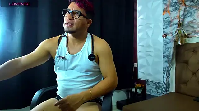 Snapshot of Steven_Thosom chatting on October 2025 10:12:01 PM Steven Thosom online show from October 2025 10:12:01 PM