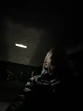 davi73d online show from December 2025 09:30:01 PM