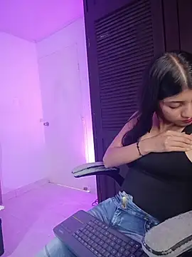 YeseniaRodriguez3 online show from April 2026 07:58:02 PM