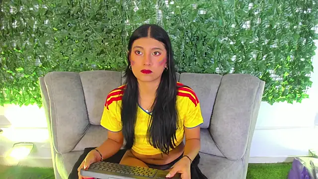 YeseniaRodriguez3 online show from July 2026 01:04:02 PM