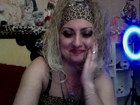 Snapshot of xHot_Amazonq chatting on November 2025 08:29:02 PM xHot Amazonq online show from November 2025 08:29:02 PM