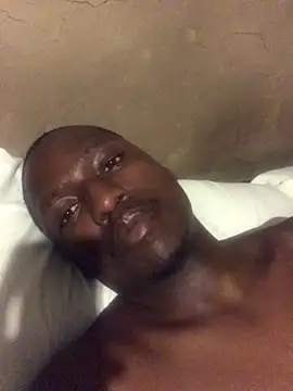 Snapshot of bezetN chatting on October 2025 08:20:01 PM bezetN online show from October 2025 08:20:01 PM