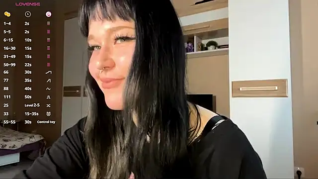 LaurenOveson online show from November 2025 11:11:01 AM