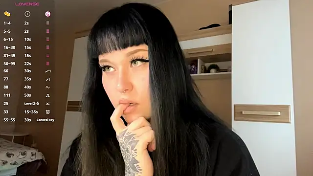 LaurenOveson online show from November 2025 10:30:01 AM