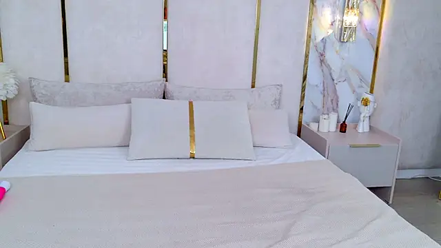 Sandy Edvards online show from February 2026 04:56:01 AM