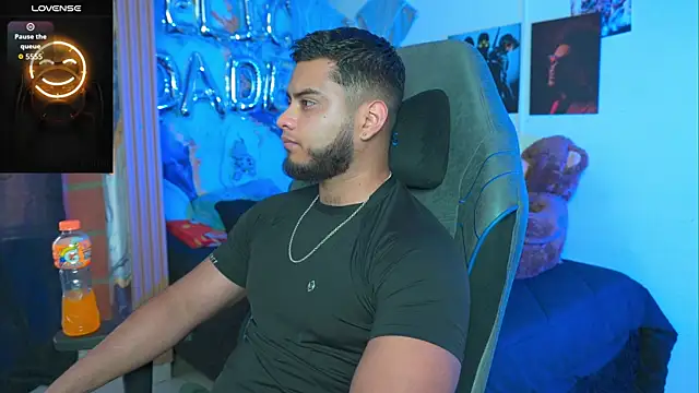 Tiler wolker online show from April 2026 08:51:01 PM