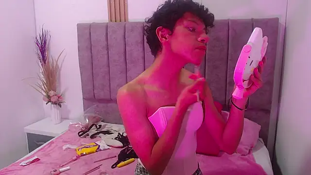 Athenea Zoe online show from October 2025 08:20:01 PM