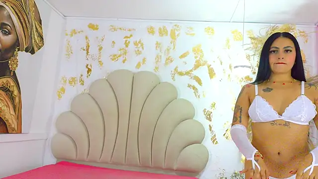 Snapshot of HellemMonet chatting on November 2025 09:43:02 PM HellemMonet online show from November 2025 09:43:02 PM