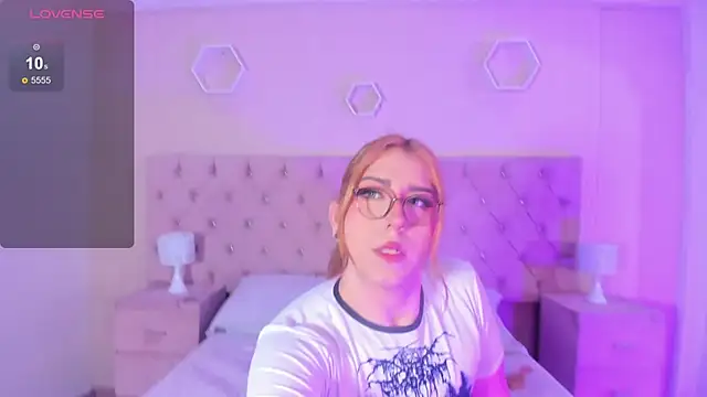 Snapshot of JanneBlossom_ chatting on November 2025 09:03:02 PM JanneBlossom online show from November 2025 09:03:02 PM