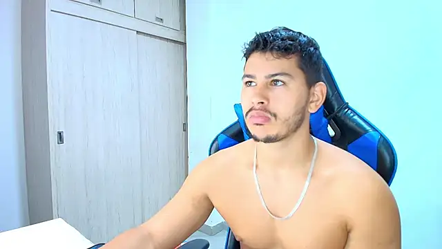 Snapshot of sophia_and_alex chatting on November 2025 02:05:02 PM sophia and alex online show from November 2025 02:05:02 PM