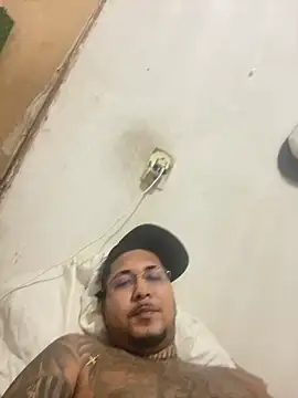 Snapshot of omascarado__ chatting on October 2025 05:20:02 AM omascarado   online show from October 2025 05:20:02 AM