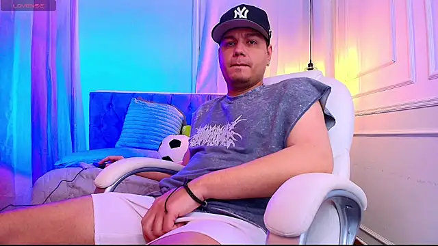 Snapshot of MasonHeat chatting on November 2025 01:50:02 AM MasonHeat online show from November 2025 01:50:02 AM