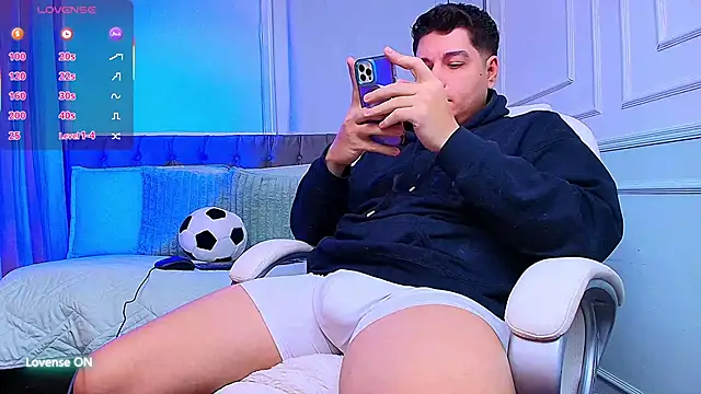 Snapshot of MasonHeat chatting on December 2025 04:07:01 AM MasonHeat online show from December 2025 04:07:01 AM