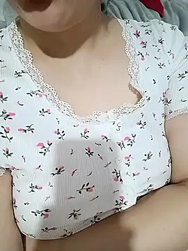 Snapshot of Emily__love chatting on December 2025 03:32:02 PM Emily love online show from December 2025 03:32:02 PM