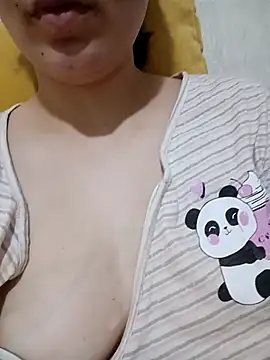 Snapshot of Emily__love chatting on December 2025 04:25:01 PM Emily love online show from December 2025 04:25:01 PM