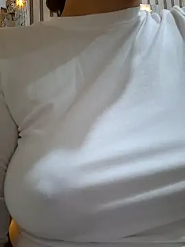 Snapshot of Emily__love chatting on December 2025 04:39:02 AM Emily love online show from December 2025 04:39:02 AM