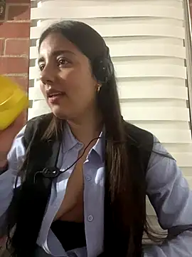 Au-rora online show from December 2025 06:53:01 AM