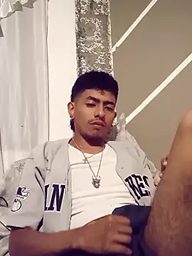 SkinniYamo online show from March 2026 07:09:02 AM