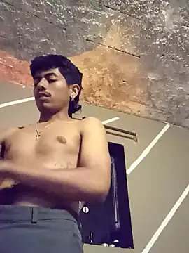 SkinniYamo online show from April 2026 02:38:01 AM