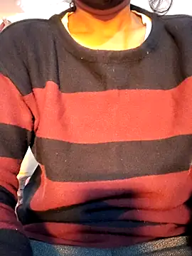 Hot-Rubyy online show from November 2025 04:00:01 PM