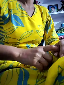 Hot-Rubyy online show from April 2026 04:32:02 PM