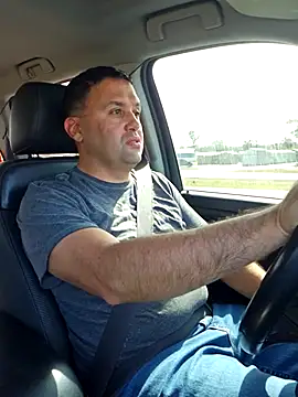 Latinesc online show from April 2026 08:21:01 PM