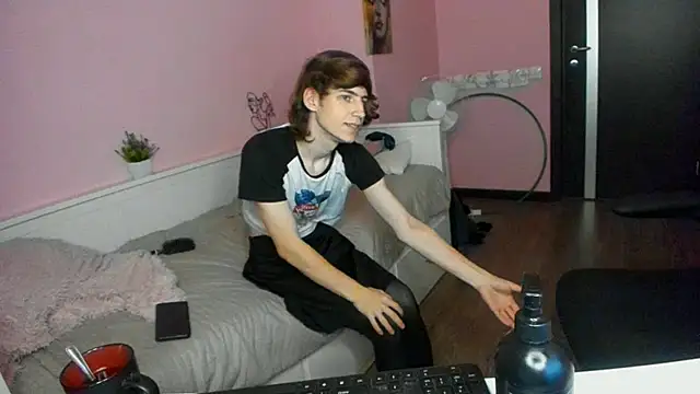 Snapshot of AvenGlow chatting on November 2025 05:21:02 AM AvenGlow online show from November 2025 05:21:02 AM