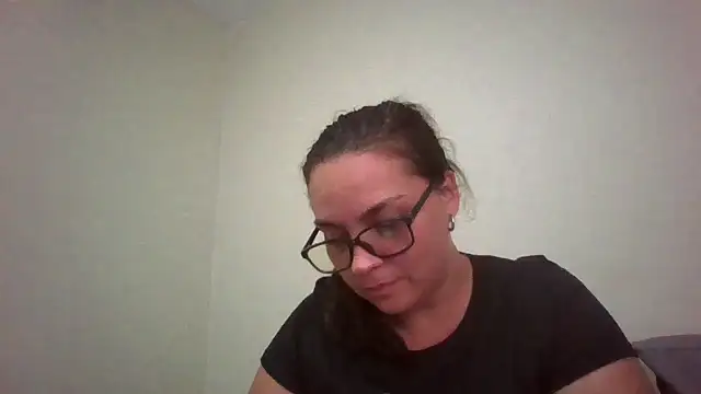Snapshot of lilMissMarli chatting on April 2026 01:42:02 PM lilMissMarli online show from April 2026 01:42:02 PM