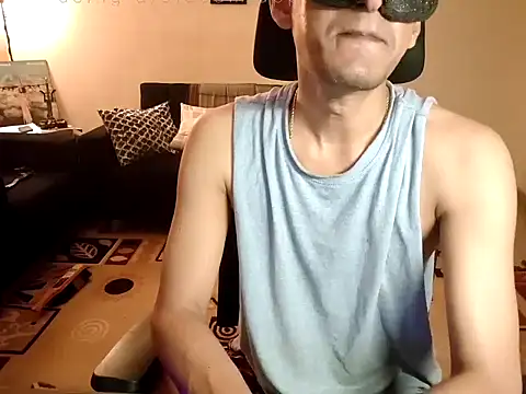 Snapshot of Andy_James181 chatting on May 2026 07:43:01 PM Andy James181 online show from May 2026 07:43:01 PM